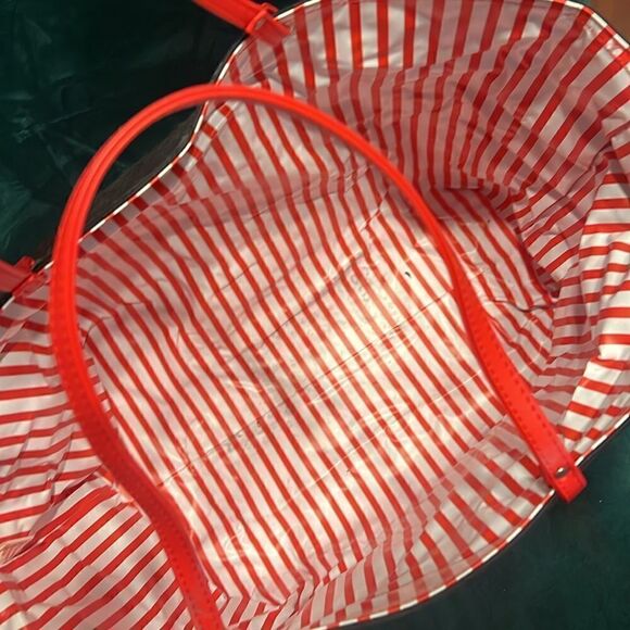 Black and Red Tote - Lancôme - BeautIful NEW - Inside is Waterproof - Picture 4 of 5